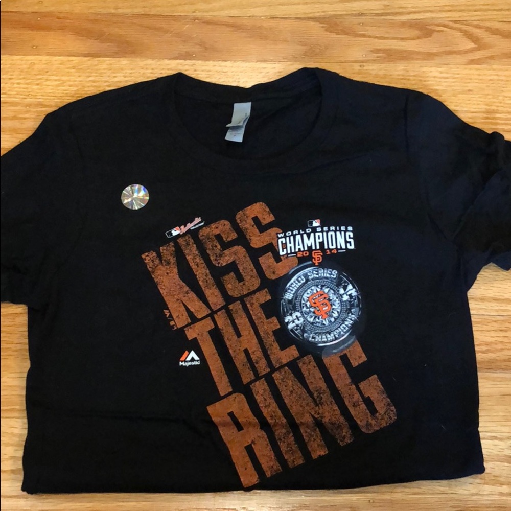 SF Giants Kiss The Ring tee women’s small. New